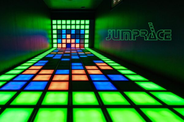 Jumprace_6_logoval